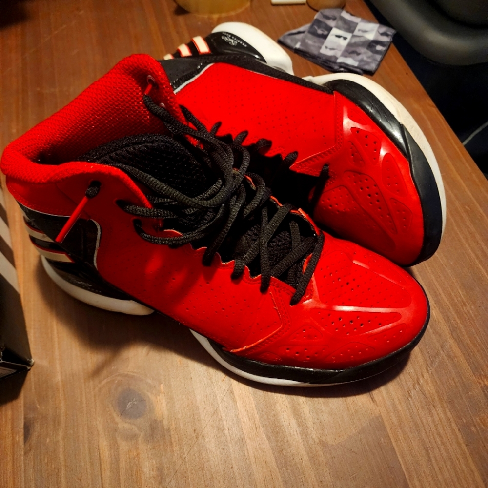 Adidas 2012 773 Derrick rose sneakers size 8.5